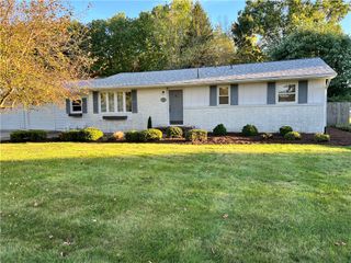 19 E Greenville Dr, Greenville Boro, PA 16125