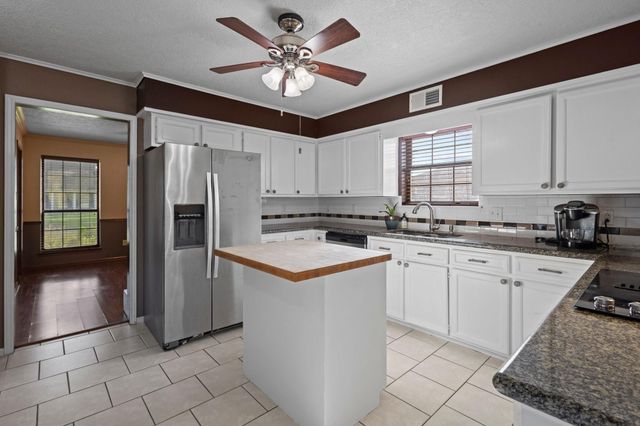 6995 Limerick Drive, Beaumont, TX 77706