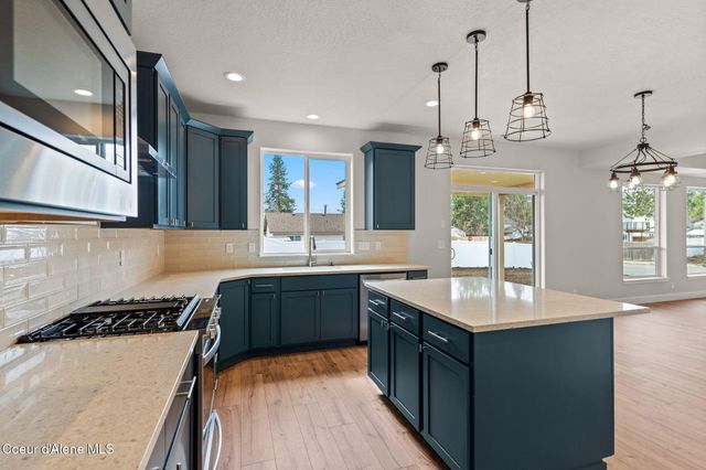 8882 CALIFORNIA ST, Rathdrum, ID 83858