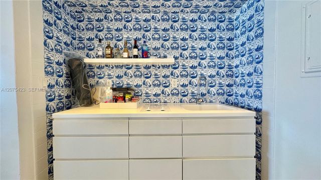1100 West Avenue 812, Miami Beach, FL 33139