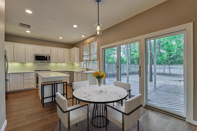 93 N Apple Springs Circle, The Woodlands, TX 77382