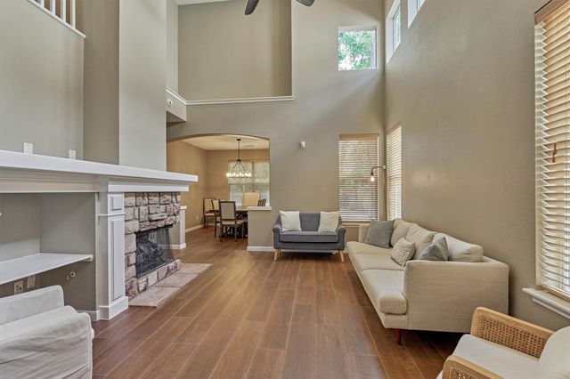 93 N Apple Springs Circle, The Woodlands, TX 77382