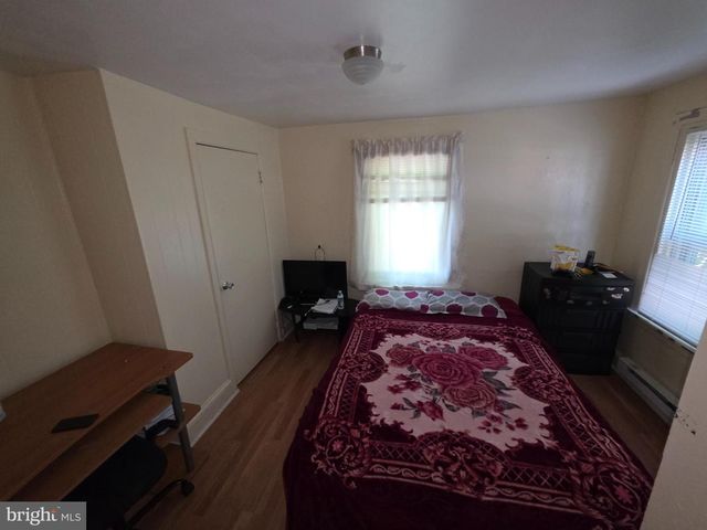 1142 CHESTNUT ST, Darby, PA 19023