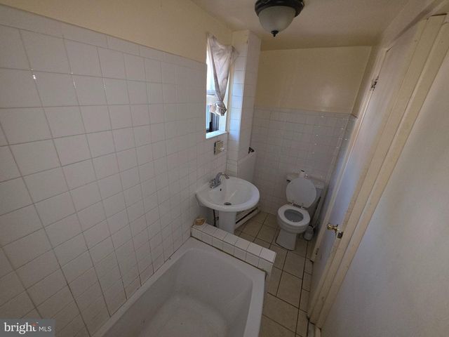 1142 CHESTNUT ST, Darby, PA 19023