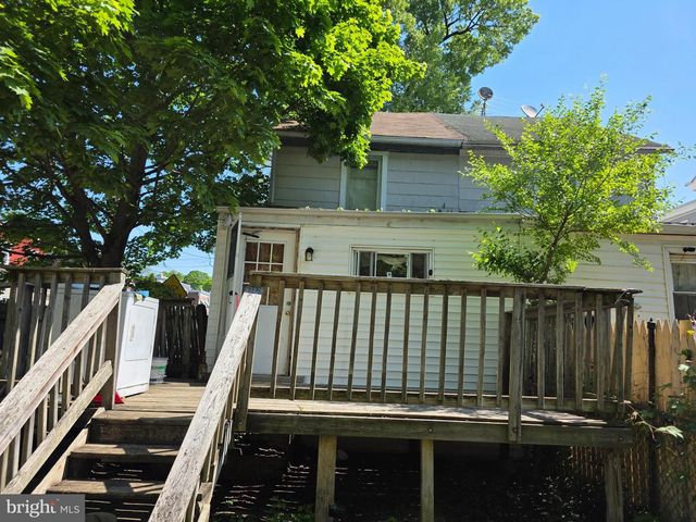 1142 CHESTNUT ST, Darby, PA 19023