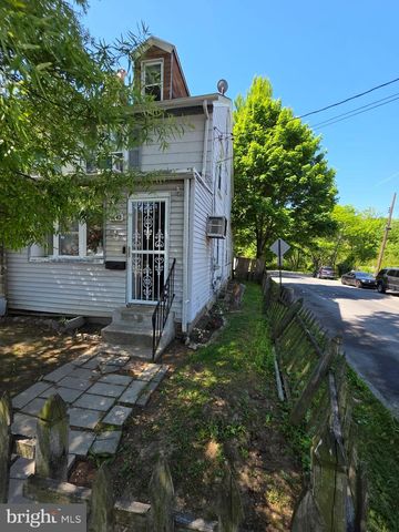 1142 CHESTNUT ST, Darby, PA 19023