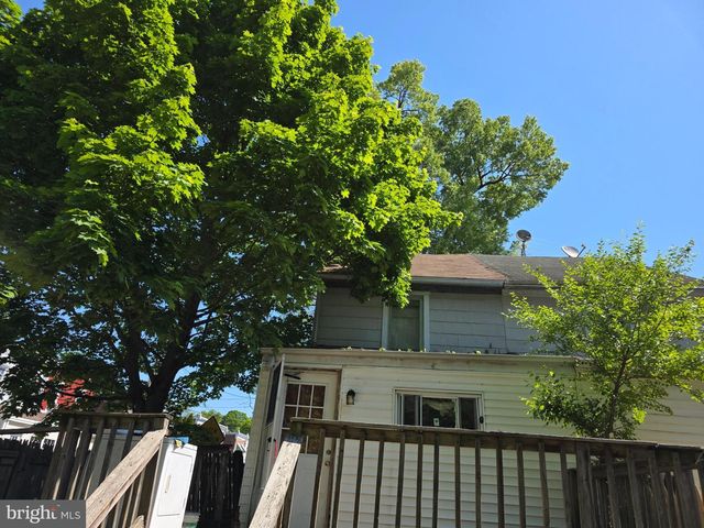 1142 CHESTNUT ST, Darby, PA 19023