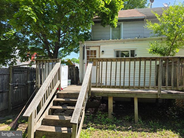 1142 CHESTNUT ST, Darby, PA 19023