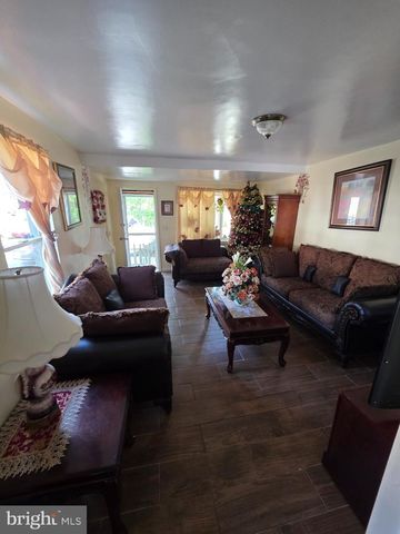 1142 CHESTNUT ST, Darby, PA 19023