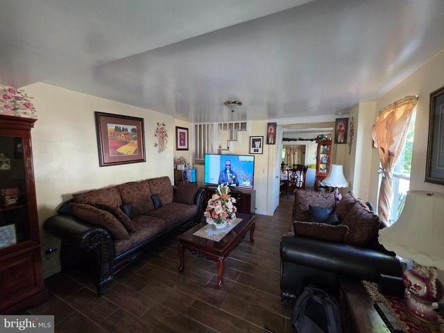 1142 CHESTNUT ST, Darby, PA 19023