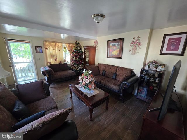 1142 CHESTNUT ST, Darby, PA 19023