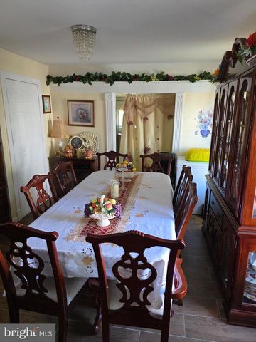 1142 CHESTNUT ST, Darby, PA 19023