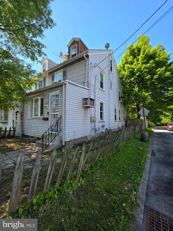 1142 CHESTNUT ST, Darby, PA 19023