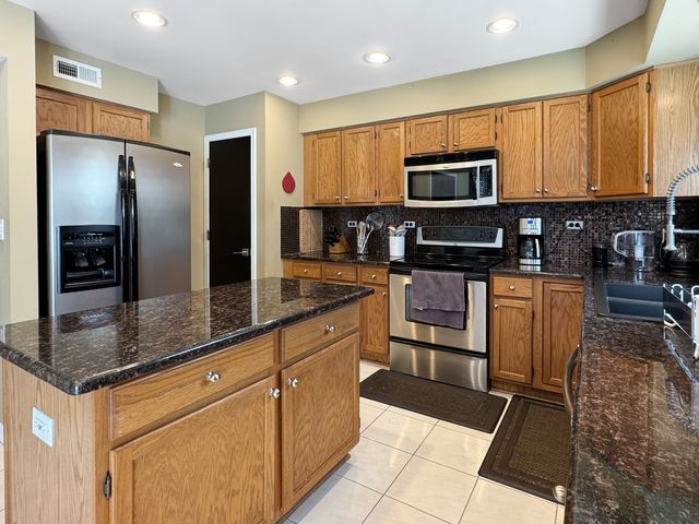 324 Chesapeake Lane, Bloomingdale, IL 60108