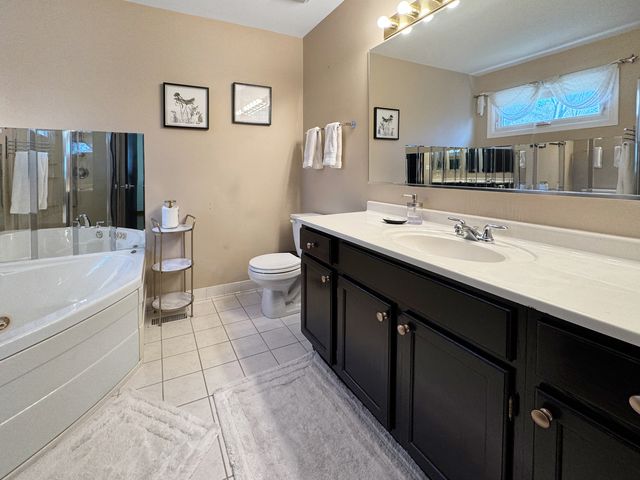 324 Chesapeake Lane, Bloomingdale, IL 60108