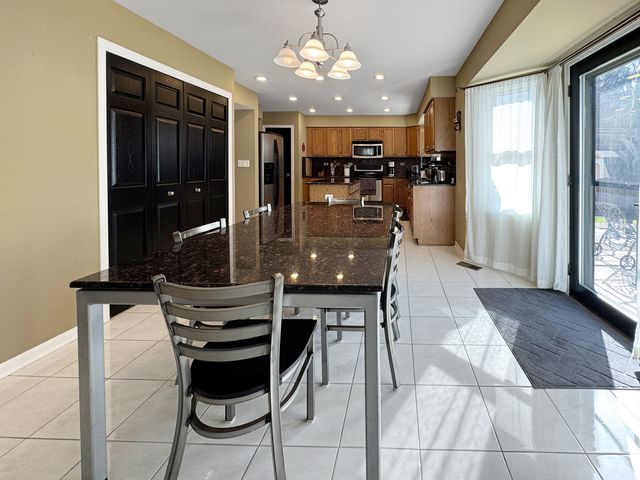 324 Chesapeake Lane, Bloomingdale, IL 60108