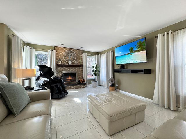 324 Chesapeake Lane, Bloomingdale, IL 60108