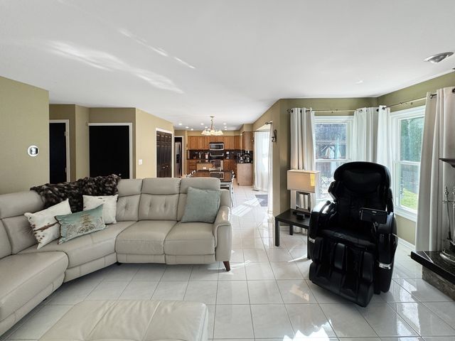 324 Chesapeake Lane, Bloomingdale, IL 60108