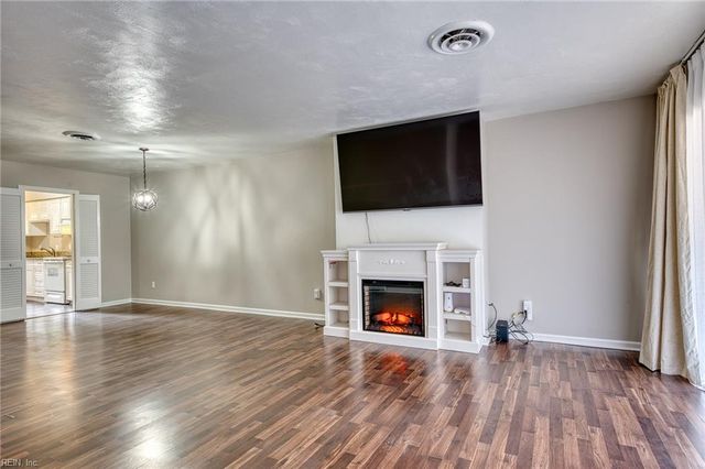 376 Merrimac Trl Unit 223, Williamsburg, VA 23185