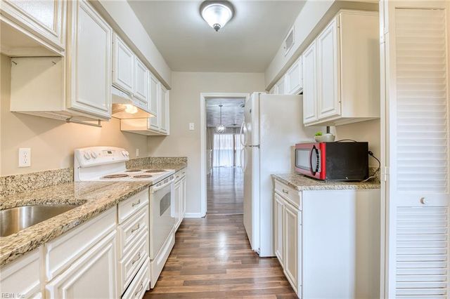 376 Merrimac Trl Unit 223, Williamsburg, VA 23185