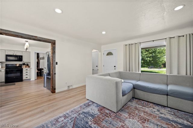 6052 Highland Road, Highland Heights, OH 44143