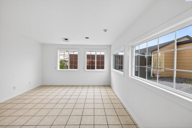 901 13th Street, Benton City, WA 99320