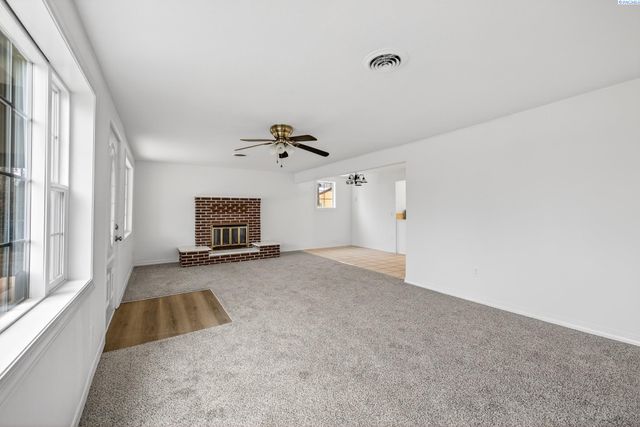 901 13th Street, Benton City, WA 99320