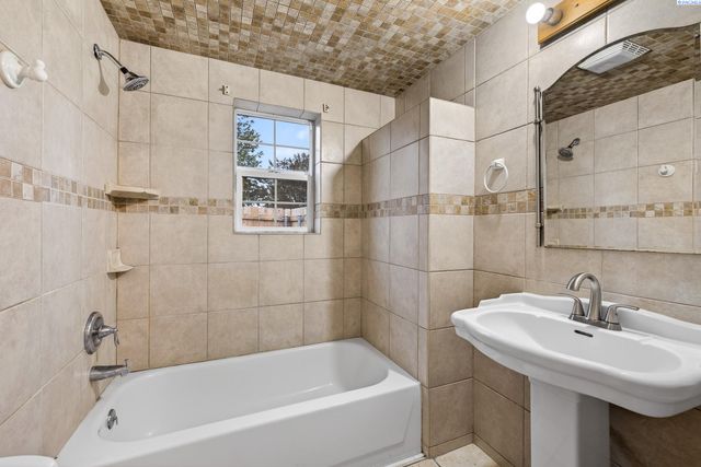 901 13th Street, Benton City, WA 99320