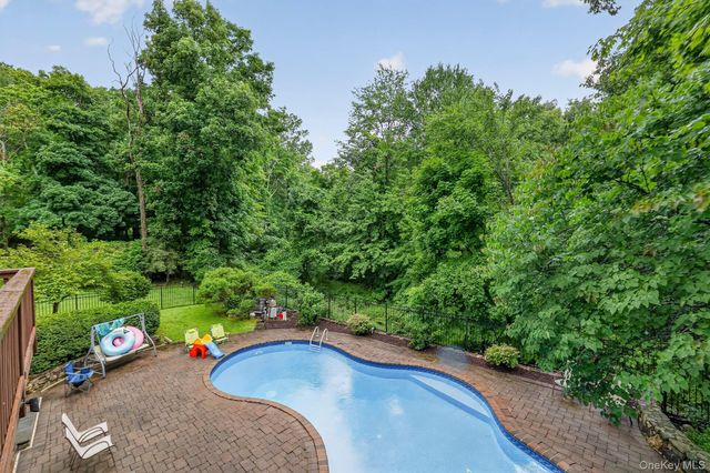 1 Stonefield Court, Cortlandt Manor, NY 10567
