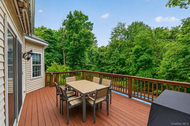 1 Stonefield Court, Cortlandt Manor, NY 10567