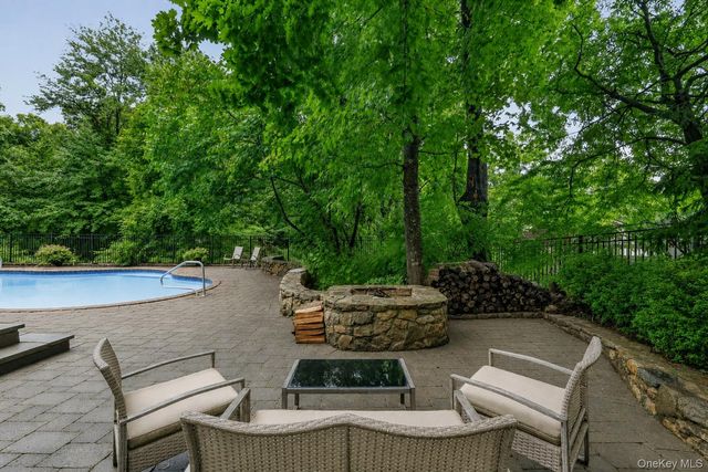 1 Stonefield Court, Cortlandt Manor, NY 10567