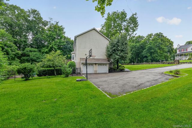 1 Stonefield Court, Cortlandt Manor, NY 10567
