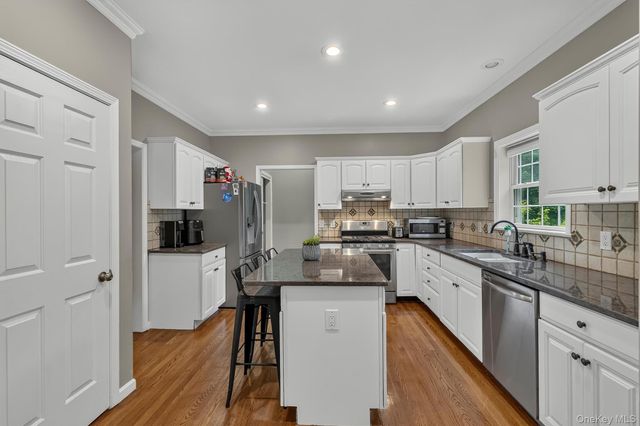 1 Stonefield Court, Cortlandt Manor, NY 10567