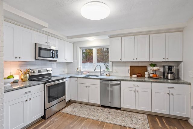 10 Parlee Road, Chelmsford, MA 01824