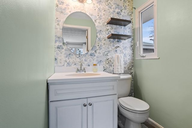 10 Parlee Road, Chelmsford, MA 01824