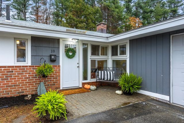 10 Parlee Road, Chelmsford, MA 01824