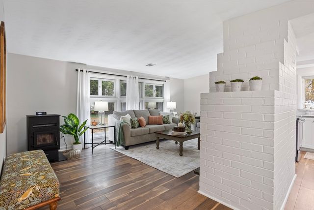 10 Parlee Road, Chelmsford, MA 01824