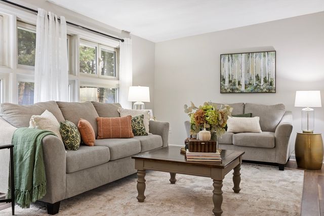 10 Parlee Road, Chelmsford, MA 01824