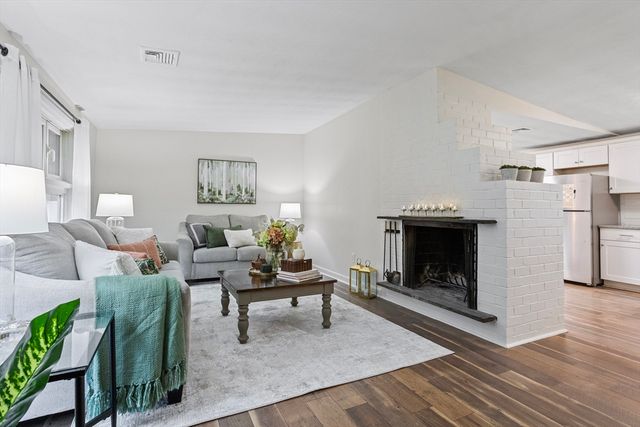 10 Parlee Road, Chelmsford, MA 01824