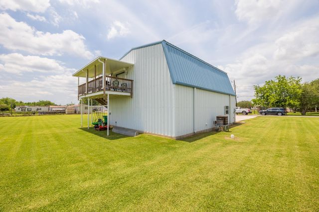 339 Adams St, Raceland, LA 70394