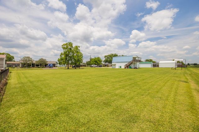 339 Adams St, Raceland, LA 70394
