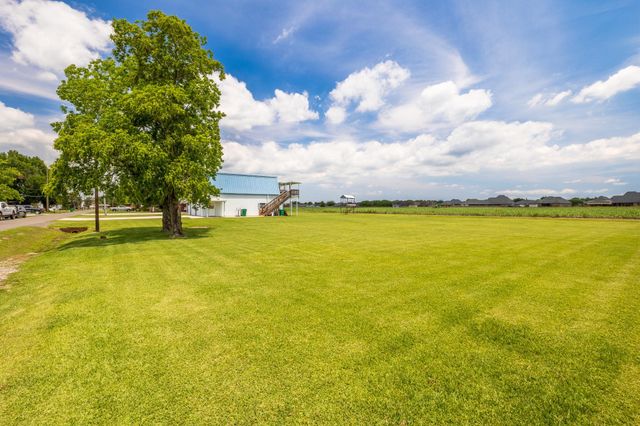 339 Adams St, Raceland, LA 70394