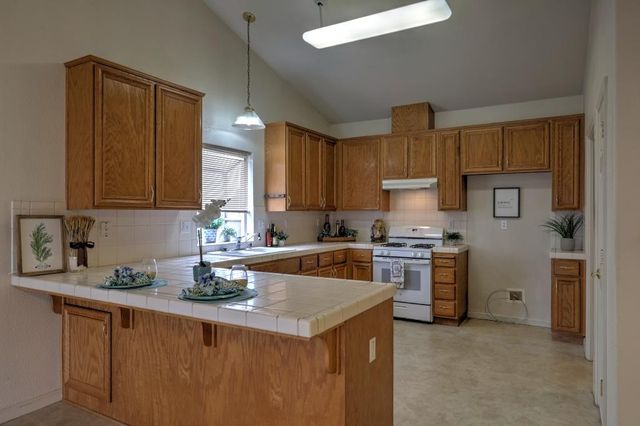 3732 Incline Way, Riverbank, CA 95367