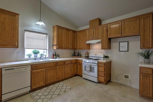 3732 Incline Way, Riverbank, CA 95367