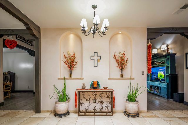 11 Vista Lagunitas, Santa Fe, NM 87507