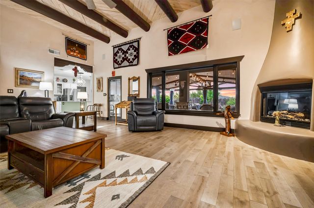 11 Vista Lagunitas, Santa Fe, NM 87507