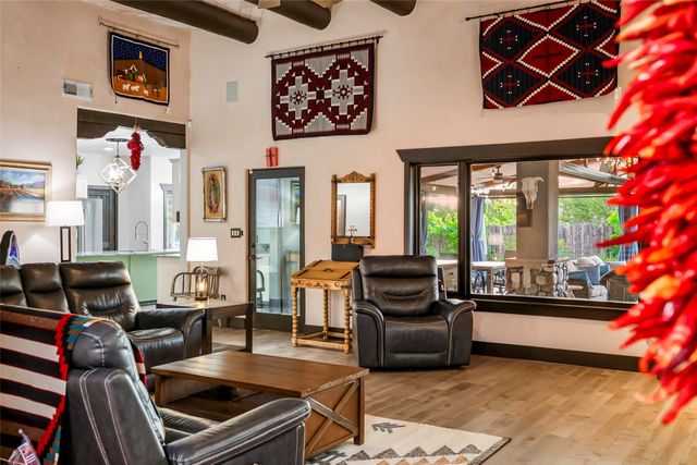 11 Vista Lagunitas, Santa Fe, NM 87507