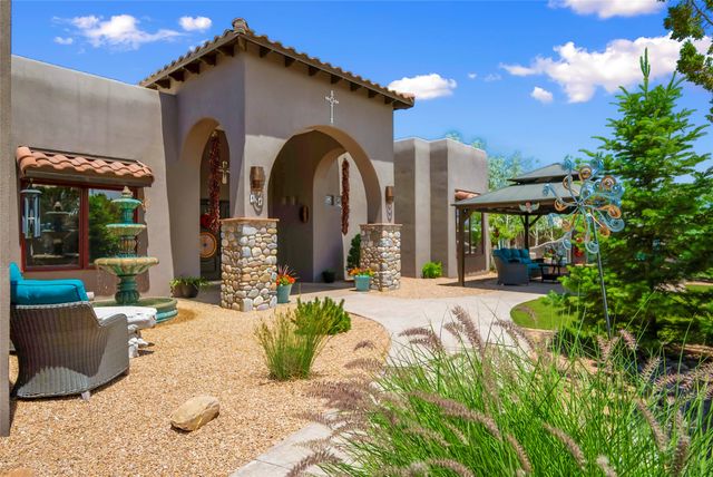 11 Vista Lagunitas, Santa Fe, NM 87507