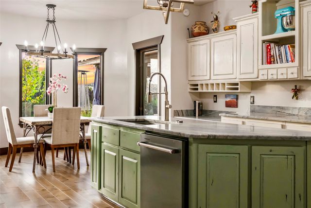 11 Vista Lagunitas, Santa Fe, NM 87507
