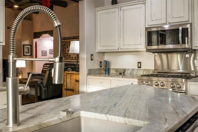 11 Vista Lagunitas, Santa Fe, NM 87507